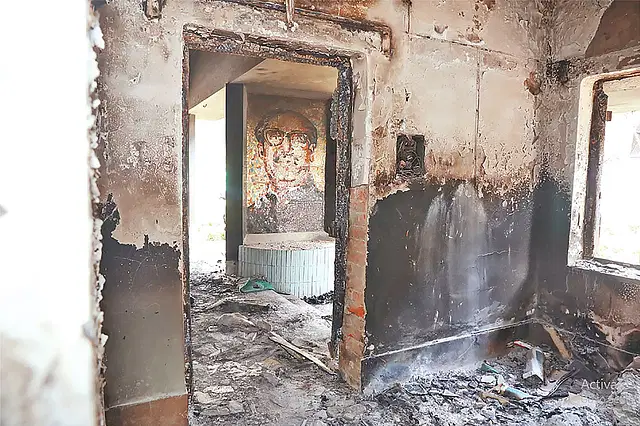 হাসিনা পালিয়ে বাঁচলেন, ধ্বংস করলেন তাঁর পিতাকে