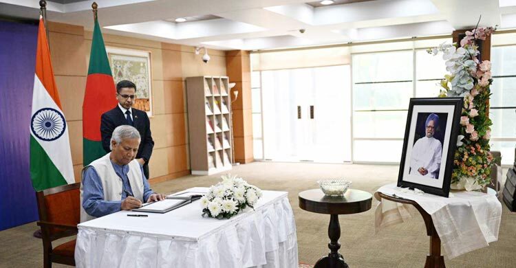 ভারতীয় হাইকমিশনে গিয়ে মনমোহনের প্রতি শ্রদ্ধা জানালেন ড. ইউনূস