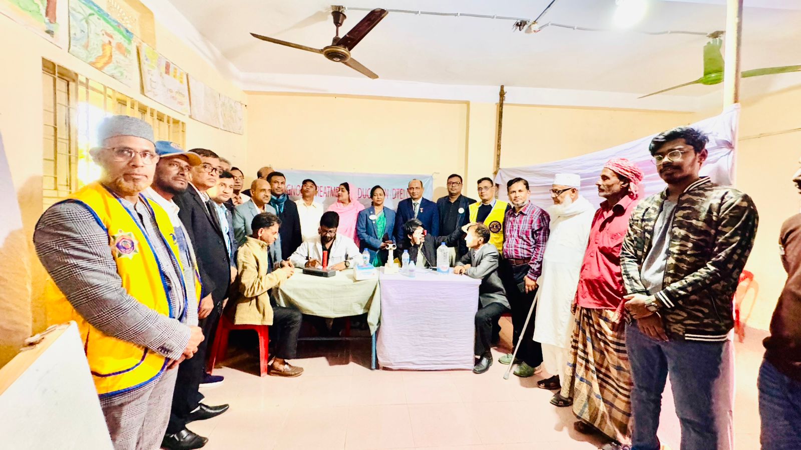 রাউজান গহিরায় চিকিৎসা সেবা প্রদানে লায়ন্স ক্লাব অব চিটাগাং কর্ণফুলী এলিট