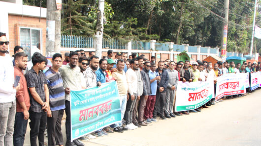 সিলেট সদর উপজেলার খেলার মাঠ রক্ষা ও  মেলা বন্ধের দাবিতে ৫ সংগঠনের মানববন্ধন
