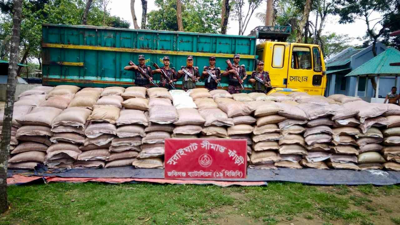 সিলেটে বিজিবির অভিযানে অর্ধ কোটি টাকার ভারতীয় চিনির চালান আটক
