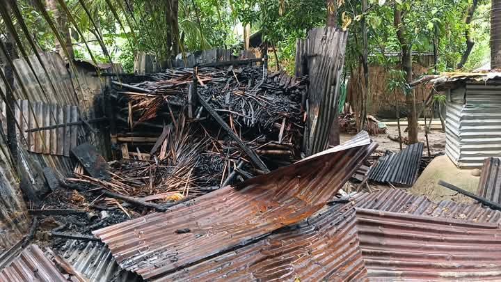 ফেসবুকে মাদকবিরোধী পোস্ট দেওয়ার জেরে কলেজ ছাত্রী’র ঘরে আগুন