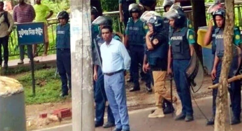 আওয়ামী লীগের নির্দেশে পুলিশকে ছাত্র-জনতার উপর গুলি করার হুকুমদেন ইউএনও