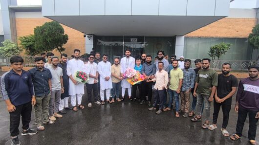 সিলেট ওসমানী বিমানবন্দরে শুভানুধ্যায়ীদের ভালোবাসায় শিক্ত হলেন ব্যারিস্টার জুনেদ