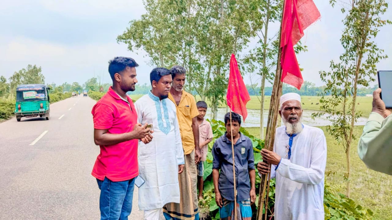লাখাই হবিগঞ্জ মহাসড়ক সংস্কার না হওয়ায় গর্তে লাল নিশান