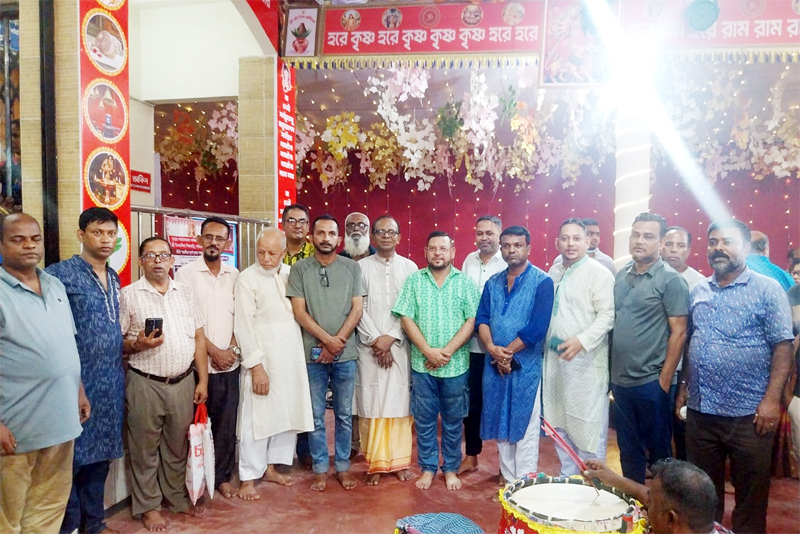খন্দকার মুক্তাদিরের শারদীয় শুভেচ্ছা নিয়ে পূজা মণ্ডপে ১১নং ওয়ার্ড বিএনপি