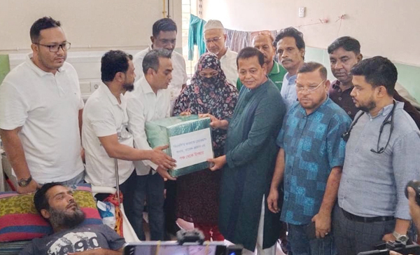 অসুস্থ যুবদল নেতার পাশে দাঁড়ালেন তারেক রহমান, চিকিৎসার পূর্ণ দায়িত্ব নিলেন