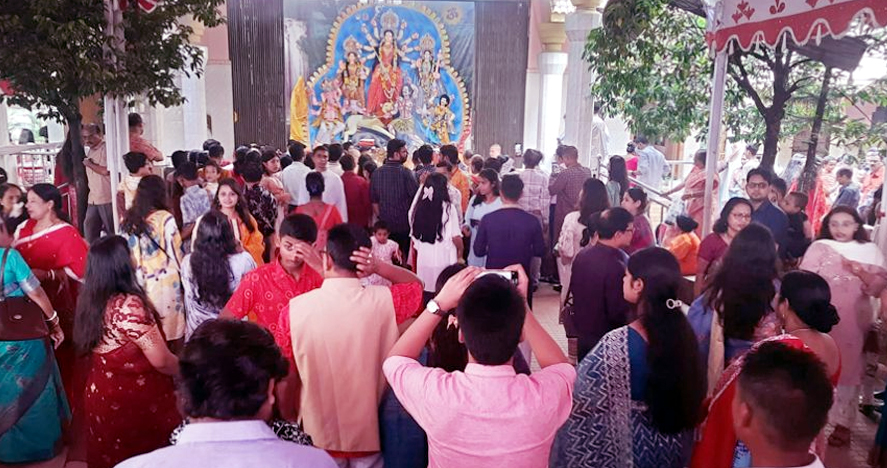 সিলেটে মহানবমীতে দেবীভক্তদের ভীড়