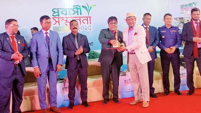 কমিউনিটি লিডার হিসেবে রাষ্ট্রীয় সম্মাননা পেলেন ফকু চৌধুরী