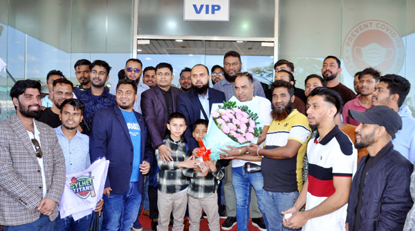 সিলেট টাইটান্সের সিইও মাহিদুল ইসলাম সামিকে বিমানবন্দরে সংবর্ধনা