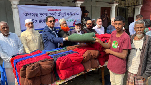 জালালপুরে আলহাজ্ব সুরুজ আলী চৌধুরী ফাউন্ডেশনের উদ্যোগে শীতবস্ত্র বিতরণ