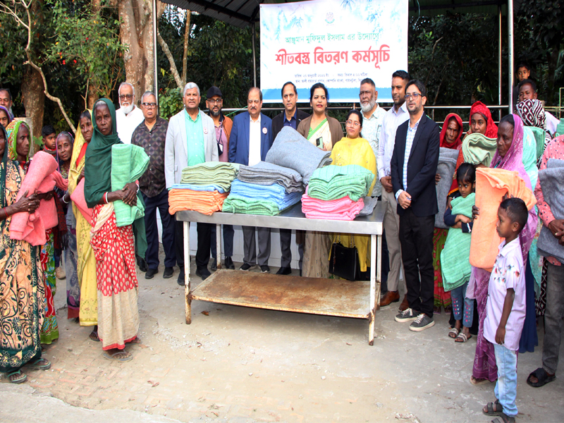 চা শ্রমিকদের মাঝে আঞ্জুমান মুফিদুল ইসলাম সিলেট জেলার শীতবস্ত্র বিতরণ