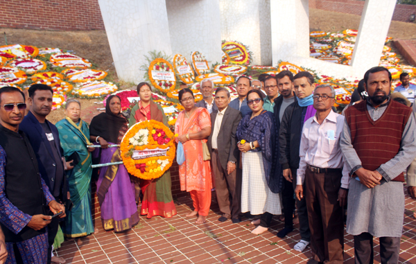 শহীদ মিনারে ভাষা শহীদদের প্রতি জাগরণি বিজ্ঞান ও সাংস্কৃতিক সংঘ সিলেটের শ্রদ্ধাঞ্জলি অর্পণ