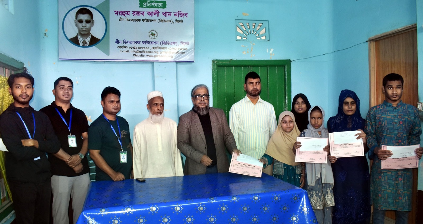 কণ্ঠসংগীতে বিজয়ী সিলেটের জিডিএফ’র দৃষ্টি প্রতিবন্ধী শিক্ষার্থীদের মধ্যে প্রাইজমানি ও সনদ বিতরণ