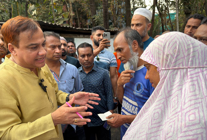 ভাতালিয়ায় অগ্নিকাণ্ডে ক্ষতিগ্রস্ত পরিবারকে কয়েস লোদীর অর্থ সহায়তা