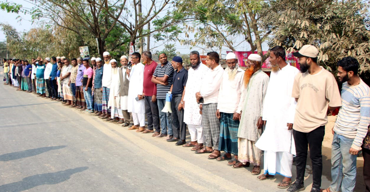 এয়ারপোর্ট থানাধীন হিংগারপুলে ব্যবসায়ীদের বিরুদ্ধে অপপ্রচারের প্রতিবাদে মানববন্ধন