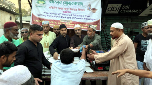 জহুর উদ্দীন আহমদ ফাউন্ডেশন ও নুর-ই-প্যারেন্ট ট্রাস্টের মাসব্যাপী ইফতার বিতরণ কর্মসূচি