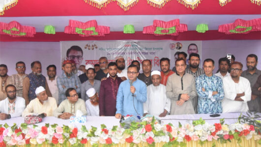 ঈদ যাত্রায় জ্বালানি মূল্য বৃদ্ধির প্রভাব পড়বে না: বাণিজ্যমন্ত্রী মুক্তাদির