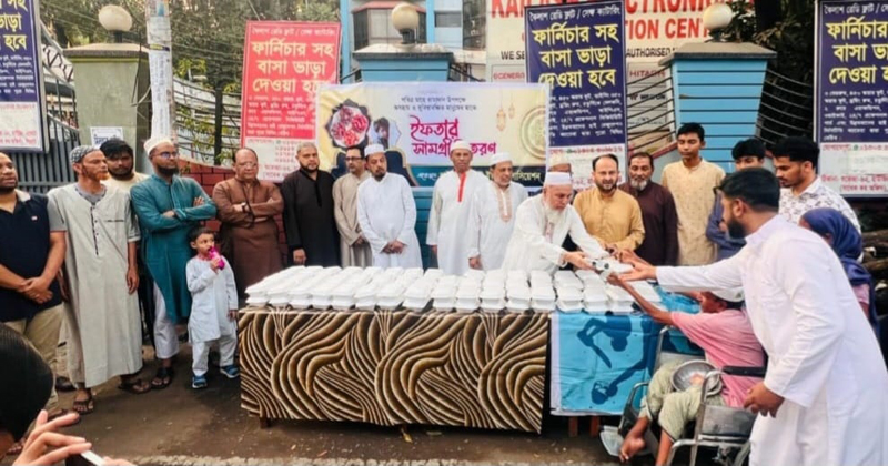 হাউজিং এস্টেটে ইয়াং এসোসিয়েশনের উদ্যোগে ইফতার বিতরণ