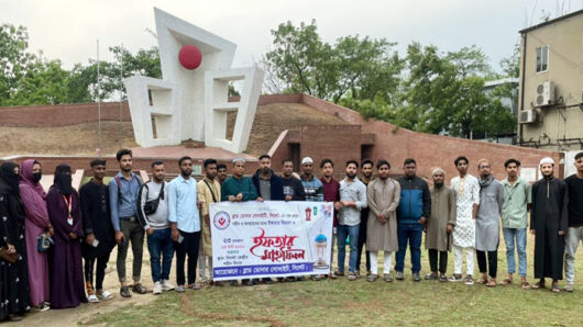 ব্লাড ডোনার সোসাইটির সিলেটের উদ্যোগে ২৫০ মানুষের মধ্যে ইফতার বিতরণ