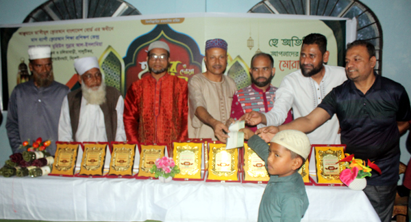 আনোয়ার ফাউন্ডেশন ইউকে’র উদ্যোগে ইফতার মাহফিল ও ঈদবস্ত্র বিতরণ