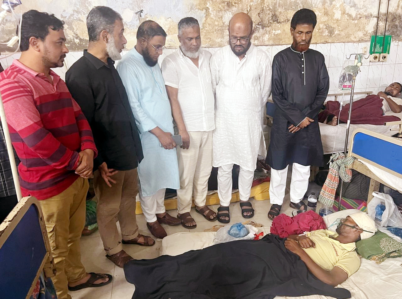 কেন্দ্রীয় বাস টার্মিনালের ঘটনায় আহত শ্রমিকদের পাশে মালিক সমিতি