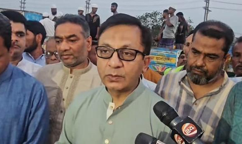 কোরবানির চামড়া ব্যবস্থাপনা দেখতে আমিন বাজারে বিক্রয় কেন্দ্র পরিদর্শনে বাণিজ্যমন্ত্রী