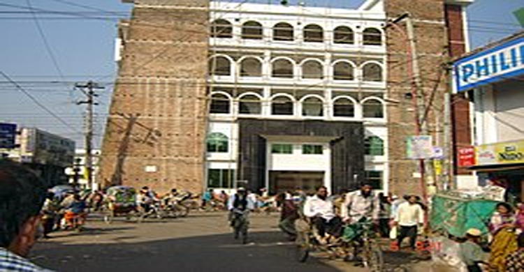 আম্বরখানা সুরমা সুপার মার্কেটে দালালদের রাজত্ব
