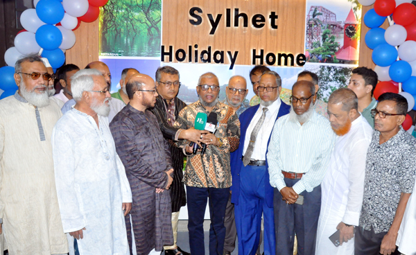 প্রবাসীদের সুরক্ষায় ও বিনিয়োগ সহজ করতে সরকার কাজ করে যাচ্ছে: মন্ত্রী আরিফুল হক চৌধুরী