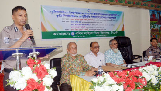 শিক্ষকরা সমাজের আলোকবর্তিকা: এসএমপি কমিশনার