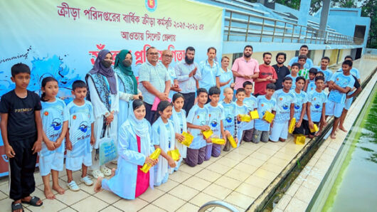 উৎসবমুখর পরিবেশে সিলেটে জেলা পর্যায়ের সাঁতার প্রতিযোগিতা অনুষ্ঠিত