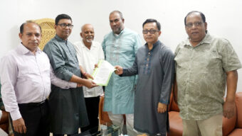 বাণিজ্য মন্ত্রীকে সিলেট জেলা কর আইনজীবী সমিতির স্মারকলিপি প্রদান