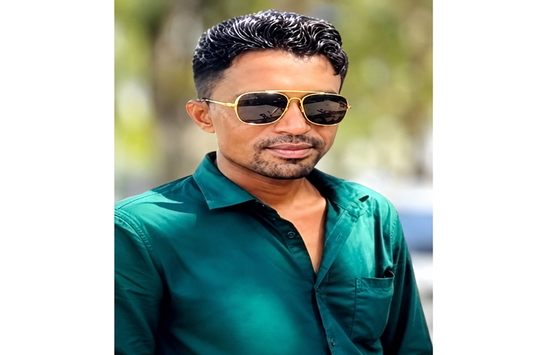 দক্ষিণ সুরমায় ট্রেন থেকে তেল চুরির মহোৎসব :নেপথ্যে শামীম-নাইজ্জা সিন্ডিকেট