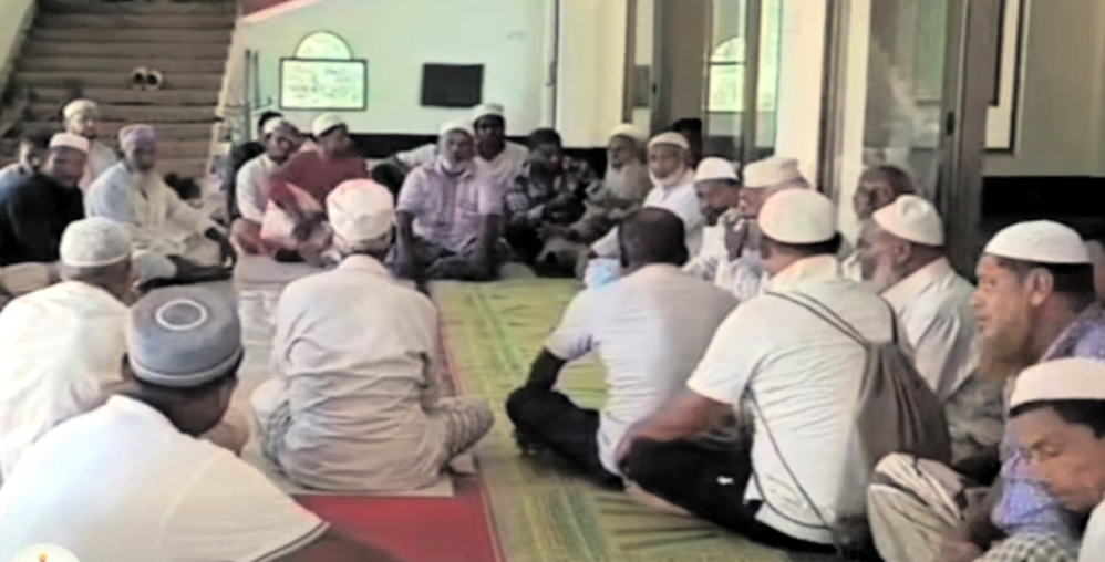 গোলাপগঞ্জে লিফলেট বিলি করে মুতাওয়াল্লি দাবি, ক্ষোভে ফুঁসছে গ্রামবাসী