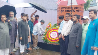 জুলাই গণঅভ্যুত্থান দিবসে জুলাই স্মৃতিস্তম্ভে জালালাবাদ গ্যাস অফিসের পুষ্পস্তবক অর্পণ