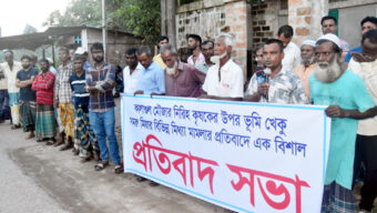 সদর উপজেলার কালাগুলে ‘ভূমিখেকো’ সমরু মিয়ার বিরুদ্ধে কৃষকদের প্রতিবাদ সভা