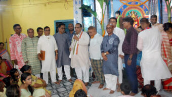 চালিবন্দর বিষহরি মন্দিরে আব্দুল কাইয়ুম চৌধুরী ও আবুল কাহের শামীমকে সংবর্ধনা প্রদান