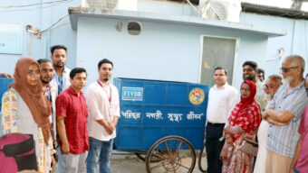 জলাবদ্ধতা নিরসনে সিলেটের তিন ওয়ার্ডে  ৬টি বর্জ্য বহনকারী ভ্যান বিতরণ