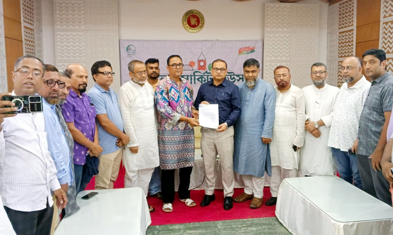 খেলার মাঠে মেলা বন্ধের দাবিতে দোকান মালিক সমিতি ও সিলেট জেলা ব্যবসায়ী ঐক্যকল্যাণ পরিষেদর স্মারকলিপি