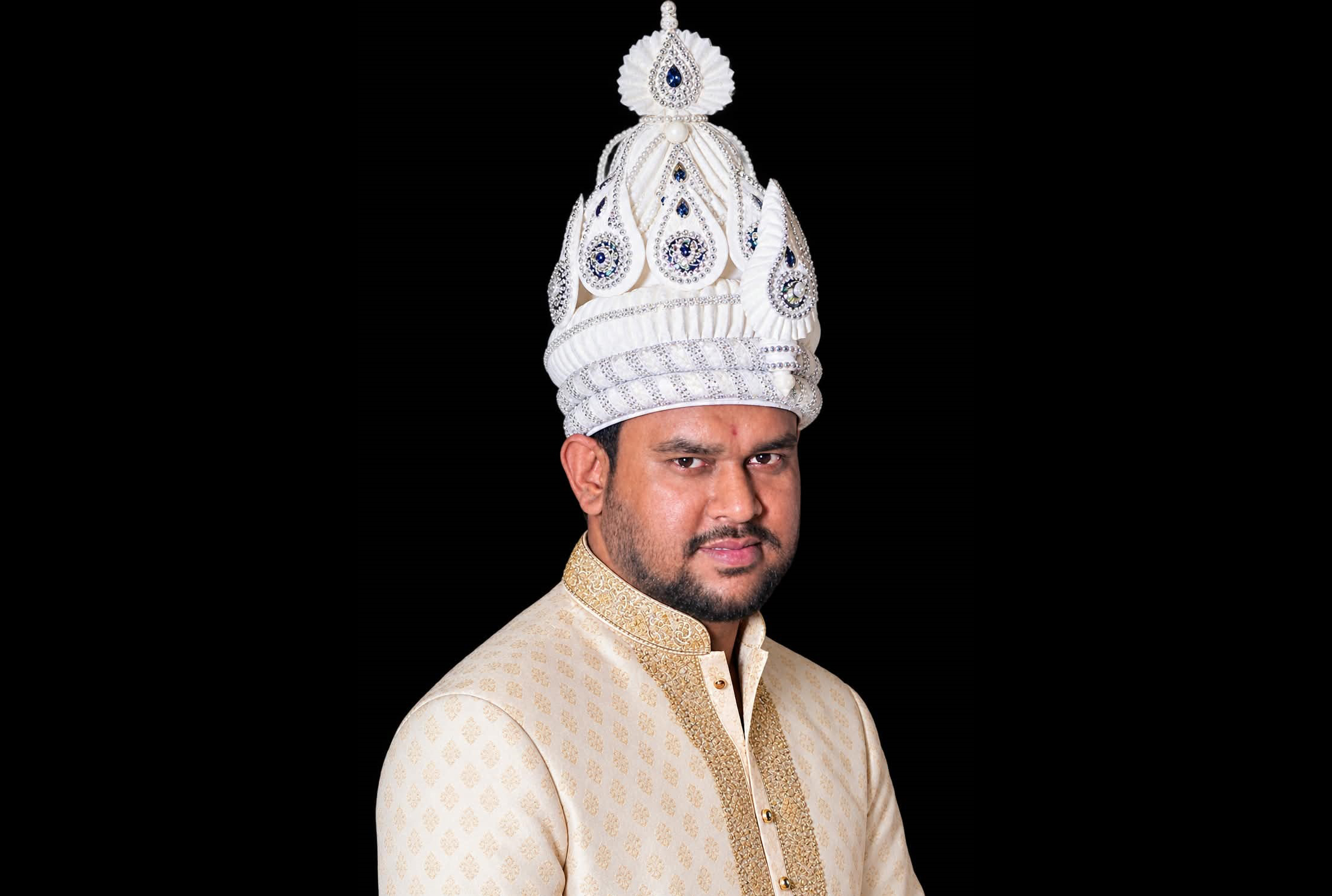 বেশি বাড়াবাড়ি করলে ফেসবুকে লেখার হুমকি
