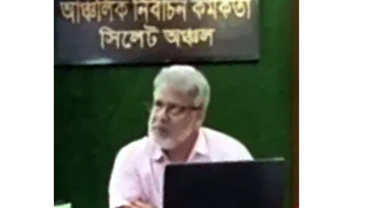 নির্বাচন অফিসে সেবা চেয়ে কর্মকর্তার চড় খেলেন প্রবাসী