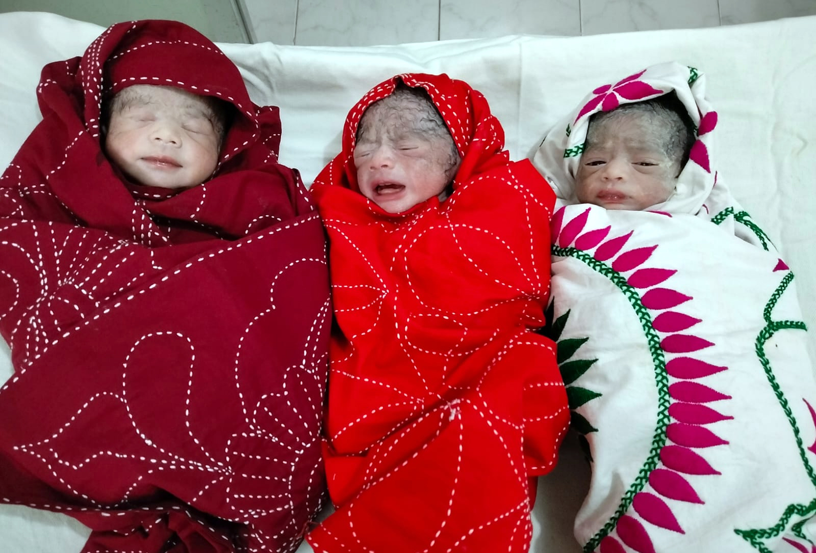 সিলেটে একসাথে তিন সন্তানের জন্ম দিলেন ডলি বেগম