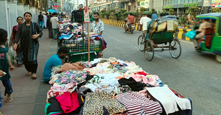 সিসিকের নাকের ডগায় ফুটপাত বেদখল