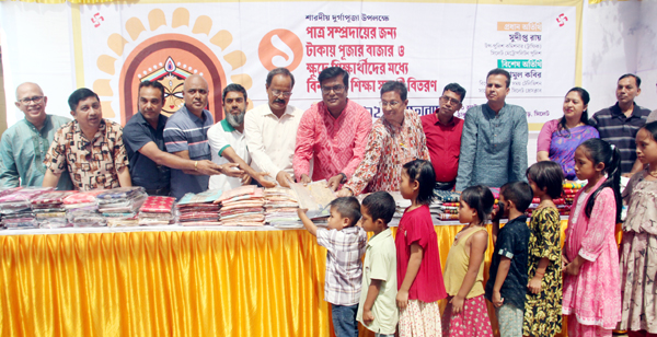 শাশ্বত ৯২ বন্ধু ফোরামের উদ্যোগে ১ টাকায় পূজার বাজার ও বিনামূল্যে শিক্ষাসামগ্রী বিতরণ
