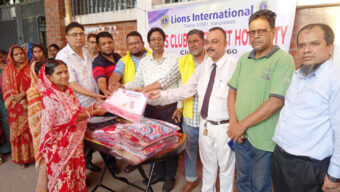 শারদীয় দুর্গাপূজা উপলক্ষে লায়ন্স ক্লাব অব সিলেট হলি সিটির উপহার বিতরণ