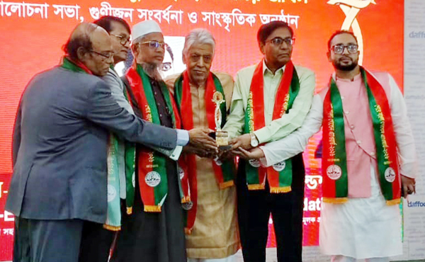 জকিগঞ্জের শিক্ষাবিদ মাওলানা মুখলিছুর রহমান পেলেন শেরে বাংলা গোল্ডেন অ্যাওয়ার্ড