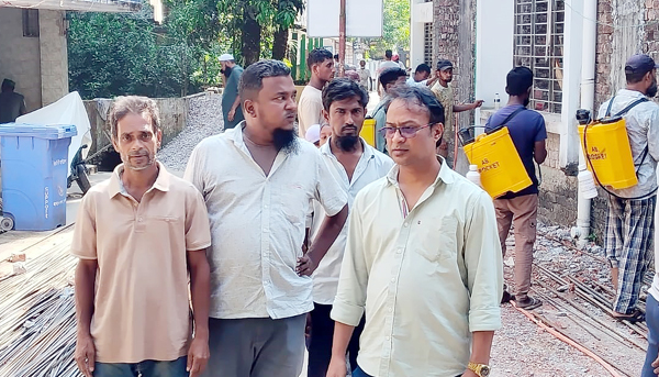 ১১নং ওয়ার্ডে মির্জা সম্রাটের উদ্যোগে ডেঙ্গু প্রতিরোধ ও মশা নিধন অভিযান