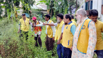 ডেঙ্গু প্রতিরোধে লায়ন্স ক্লাব অব সিলেট হলি সিটির উদ্যোগে মশা নিধন কর্মসূচি পালন